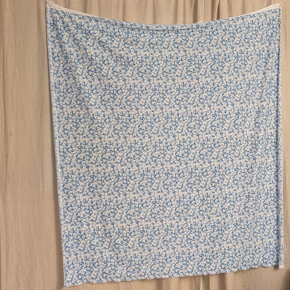 Vintage Klopman Knit Fabric White Flowers On Blue Background